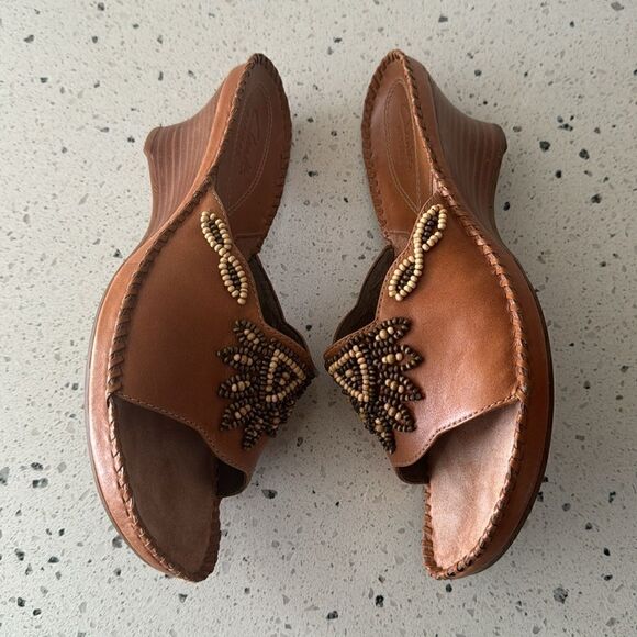 Clarks Artisan Women’s Tan Leather Beaded Boho Wedge Open Toe Sandals Shoes 7.5 - Picture 4 of 15